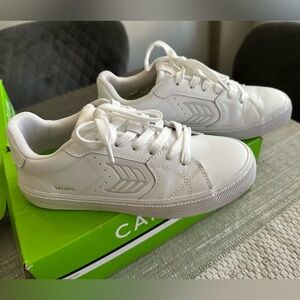 Cariuma White Sneakers